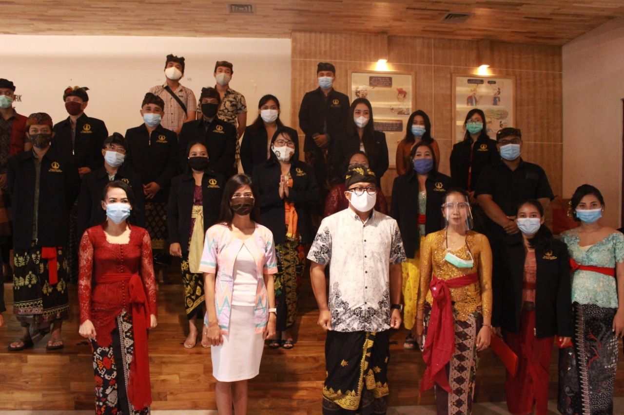 podiumnews.com-Kreatif Masa Pandemi, Mahasiswa Magister Komunikasi UHN IGB Sugriwa Gelar Talkshow